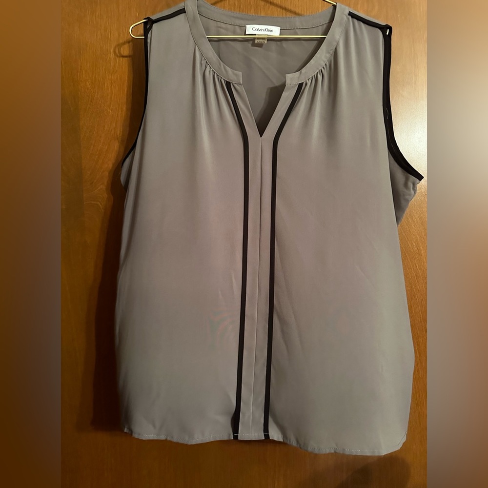 Calvin Klein Qty 2 gray/pink sleeveless basic blouse XL